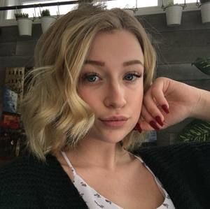 Meet your Posher, Sarah-ève